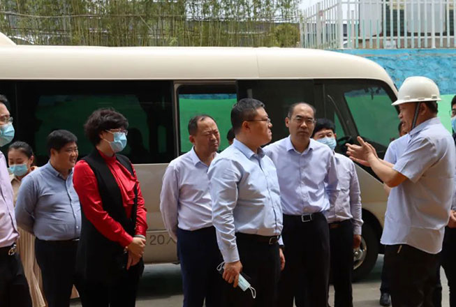 省工信部领导一行到临沂钢铁投资集团不锈钢有限公司调研